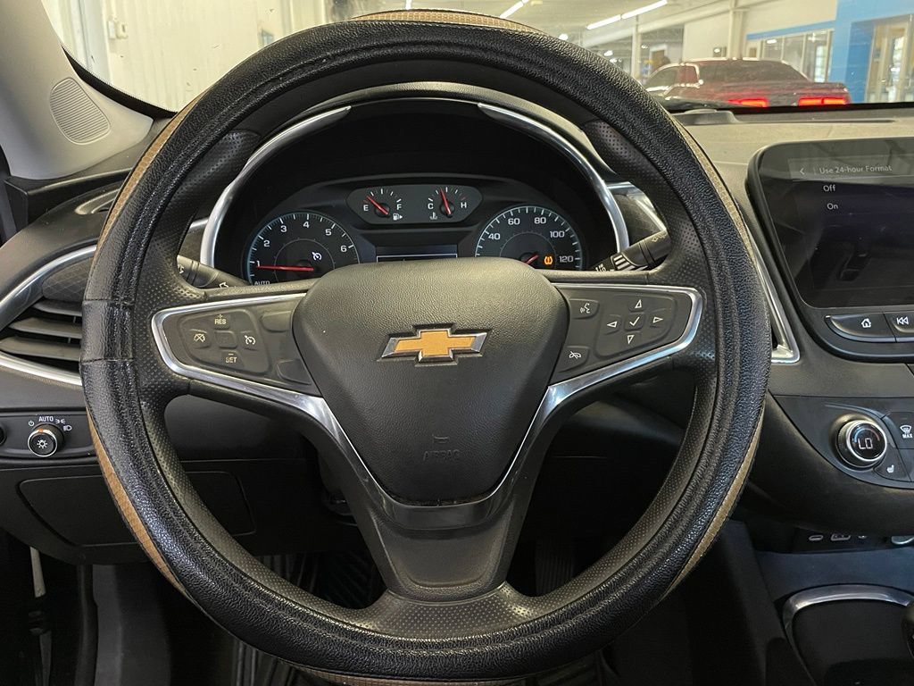 Used 2021 Chevrolet Malibu LT FWD image 14