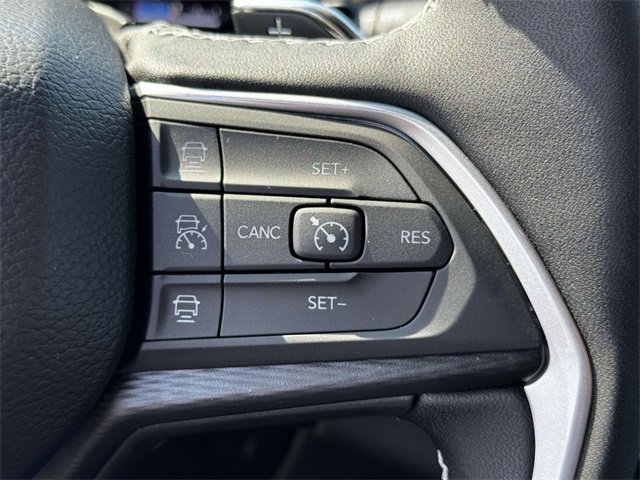 New 2025 Jeep Grand Cherokee L Altitude image 10