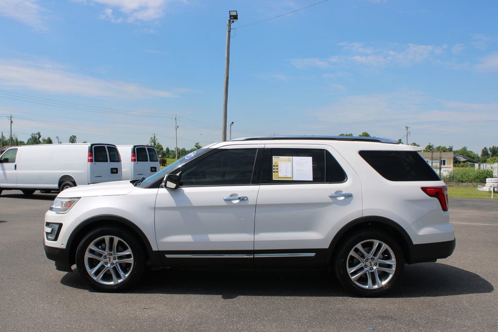 Used 2017 Ford Explorer Limited w/ Equipment Group 301A FWD image 6