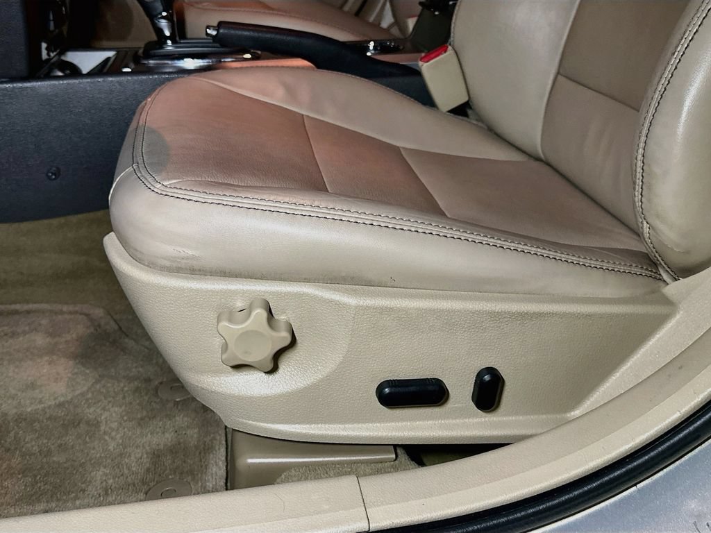 Used 2010 Ford Fusion SEL FWD image 16