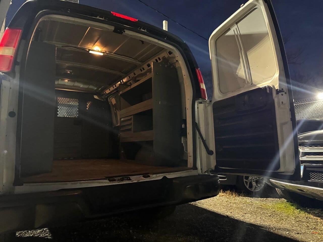 Used 2014 Chevrolet Express 3500 image 11