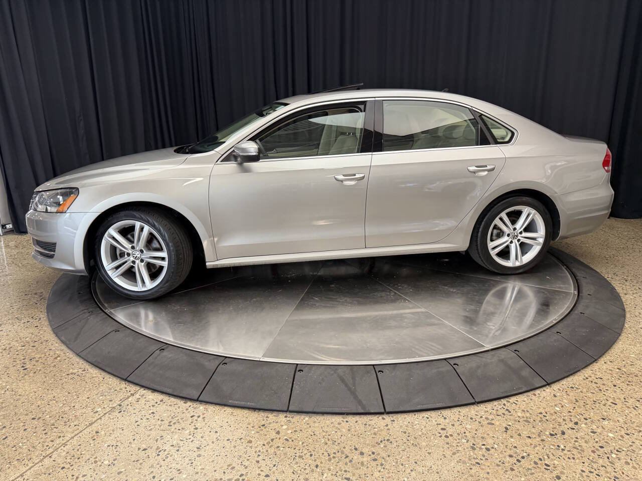 Used 2014 Volkswagen Passat 1.8T SE FWD image 12