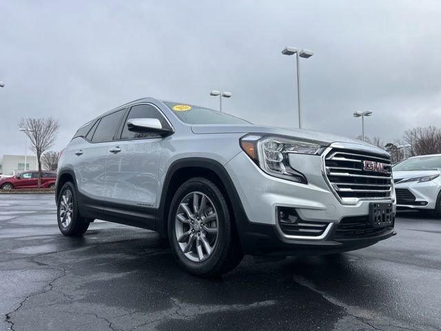 Used 2022 GMC Terrain SLT image 3