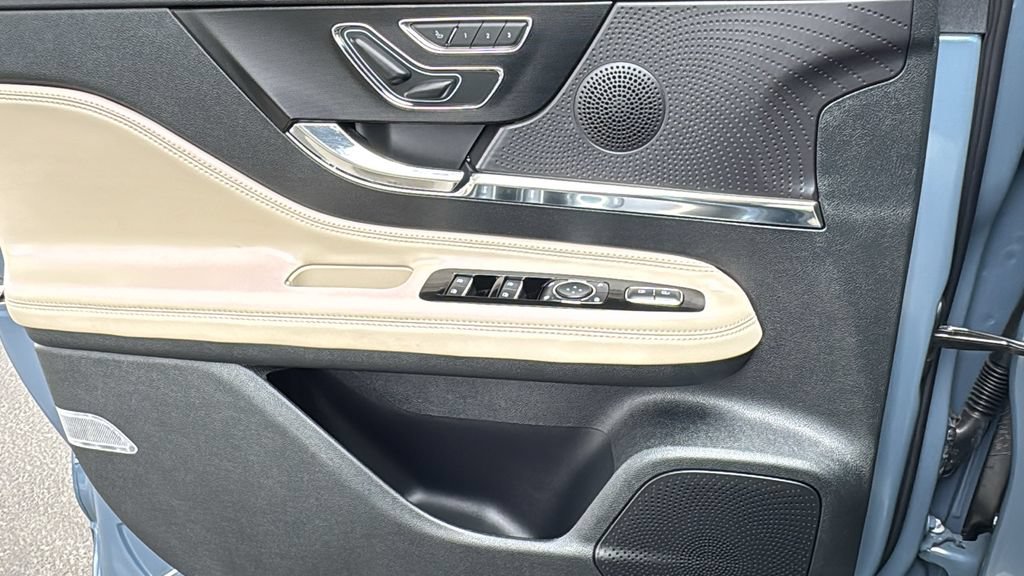 Used 2025 Lincoln Corsair Reserve FWD image 19