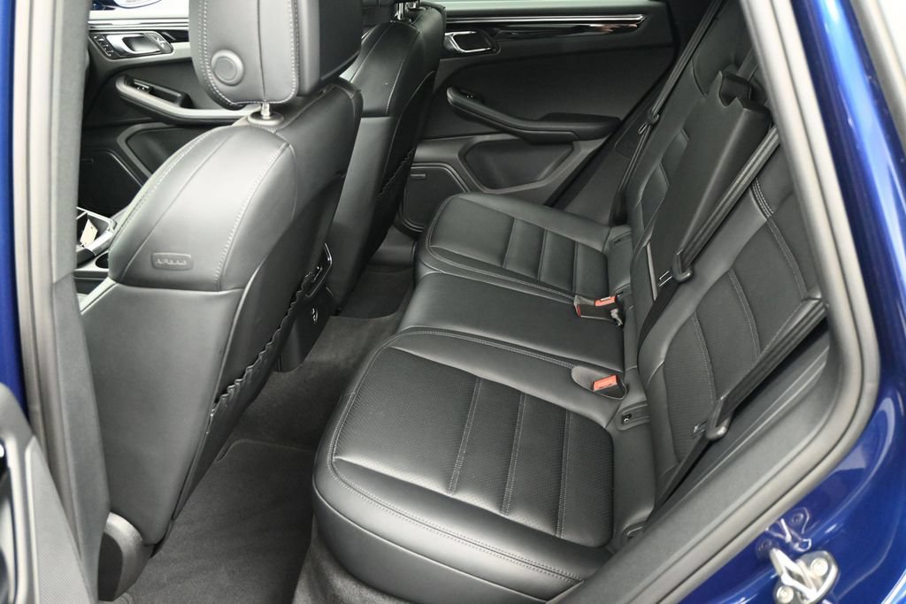 Used 2025 Porsche Macan AWD/4WD image 7