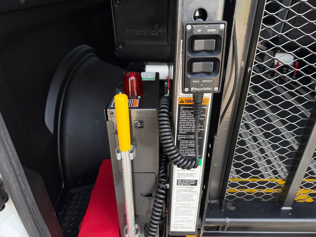 Used 2021 RAM ProMaster 2500 w/ Convenience Group FWD image 30
