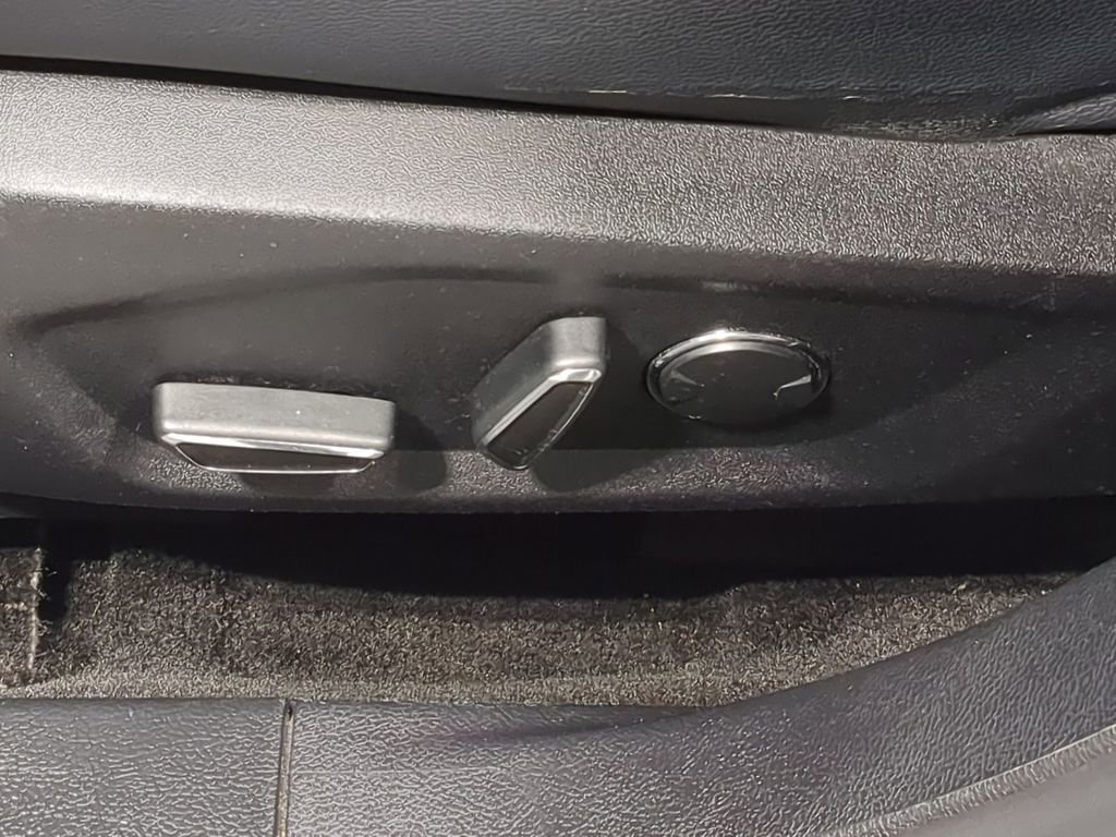 Used 2017 Ford Fusion SE w/ Fusion SE Technology Package image 31