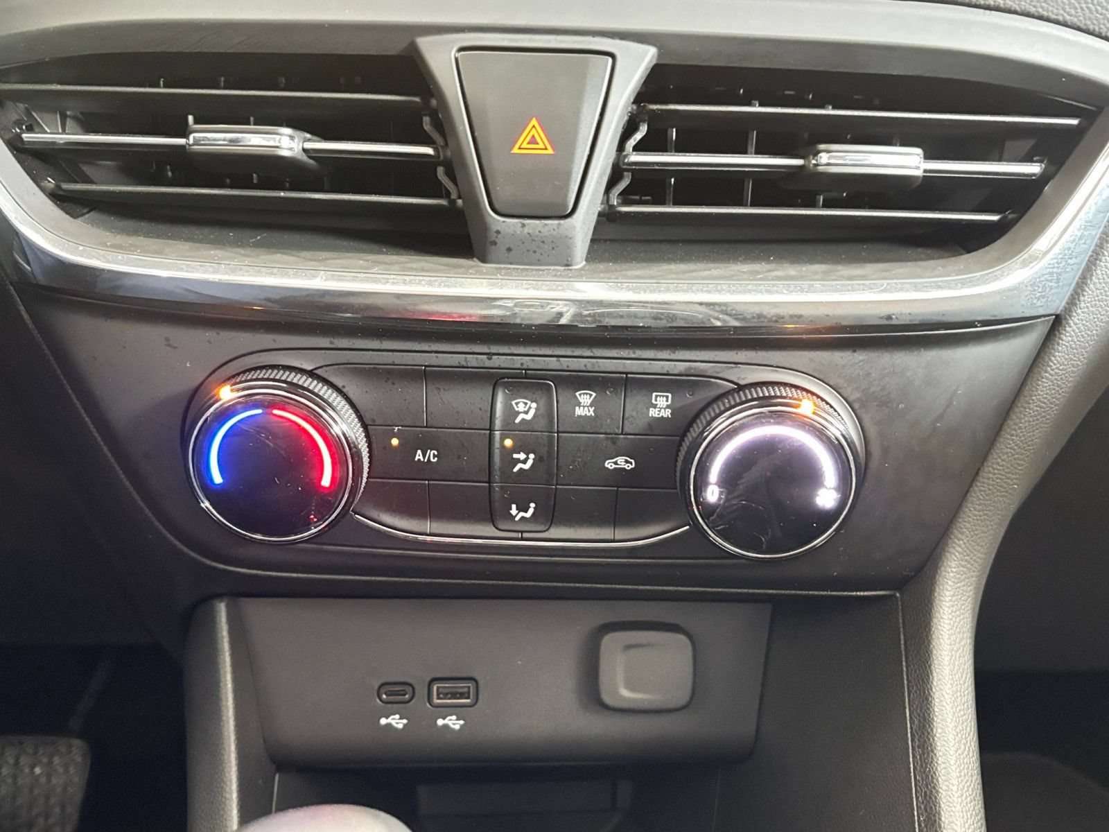 Used 2025 Nissan Sentra SV FWD image 16
