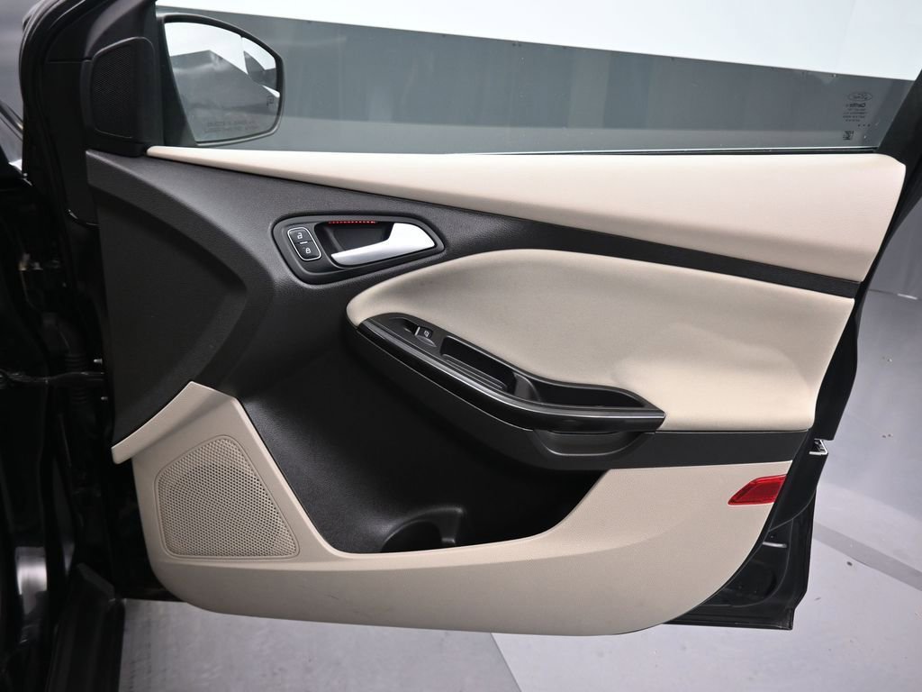 Used 2016 Ford Focus Electric Hatchback image 38