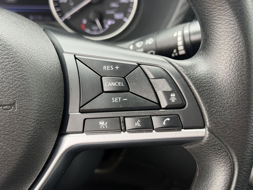 Used 2025 Nissan Sentra SV FWD image 22