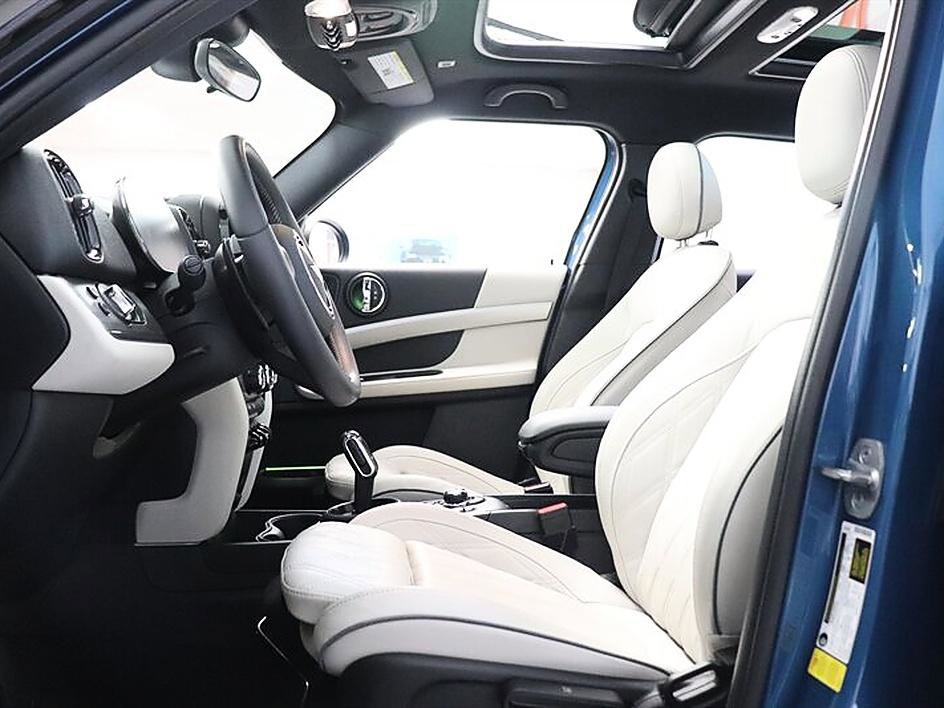 Used 2023 MINI Cooper Countryman S w/ Signature Upholstery Package image 17