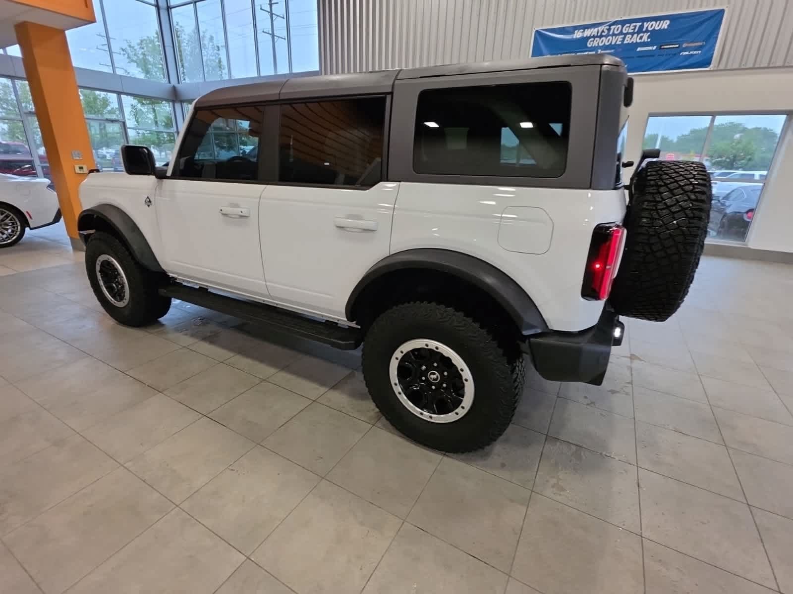 Used 2024 Ford Bronco Outer Banks w/ Sasquatch Package AWD/4WD image 15