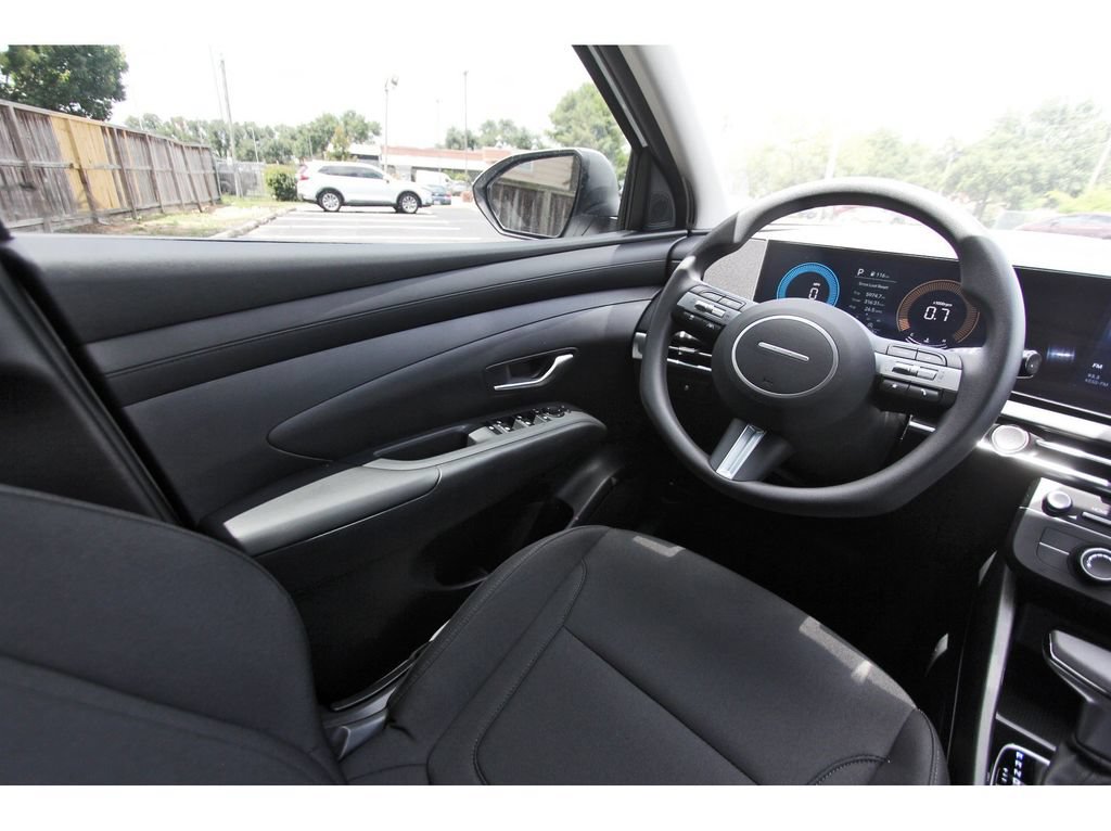 Certified 2026 Hyundai Tucson SE FWD image 9