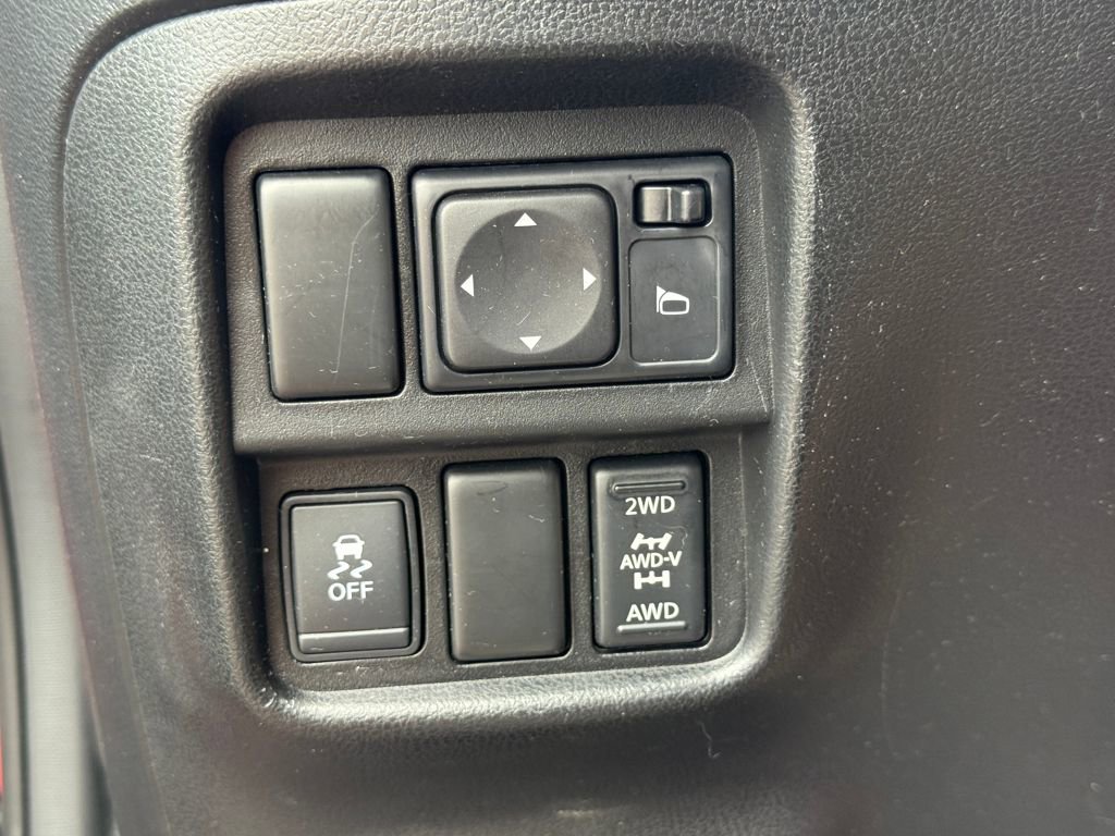 Used 2013 Nissan Juke SL image 25