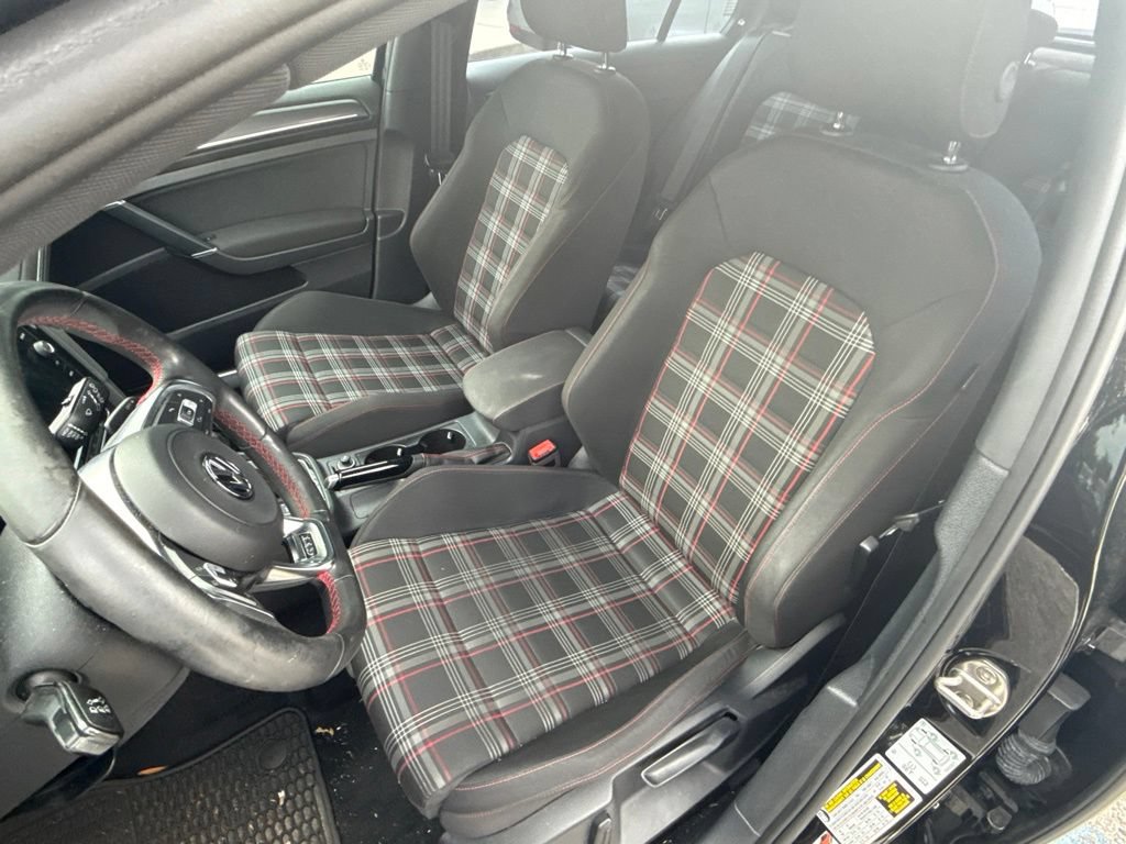 Used 2018 Volkswagen GTI SE FWD image 13