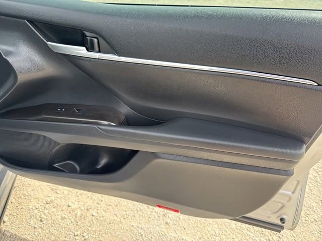 Used 2024 Toyota Camry SE image 18