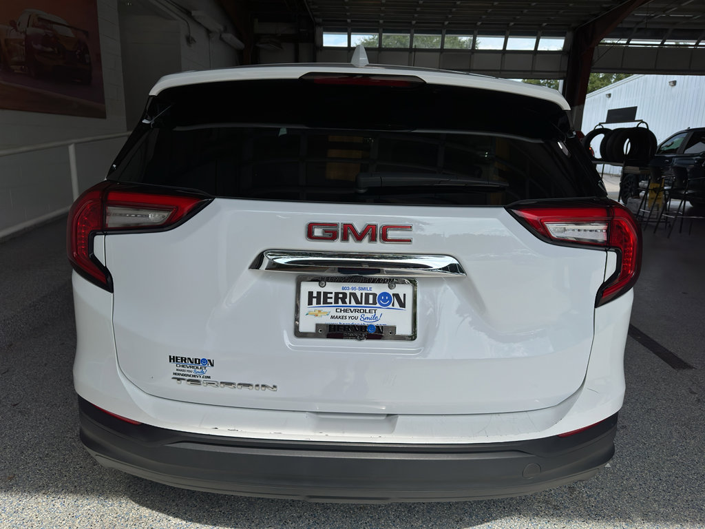 Used 2024 GMC Terrain SLE image 26
