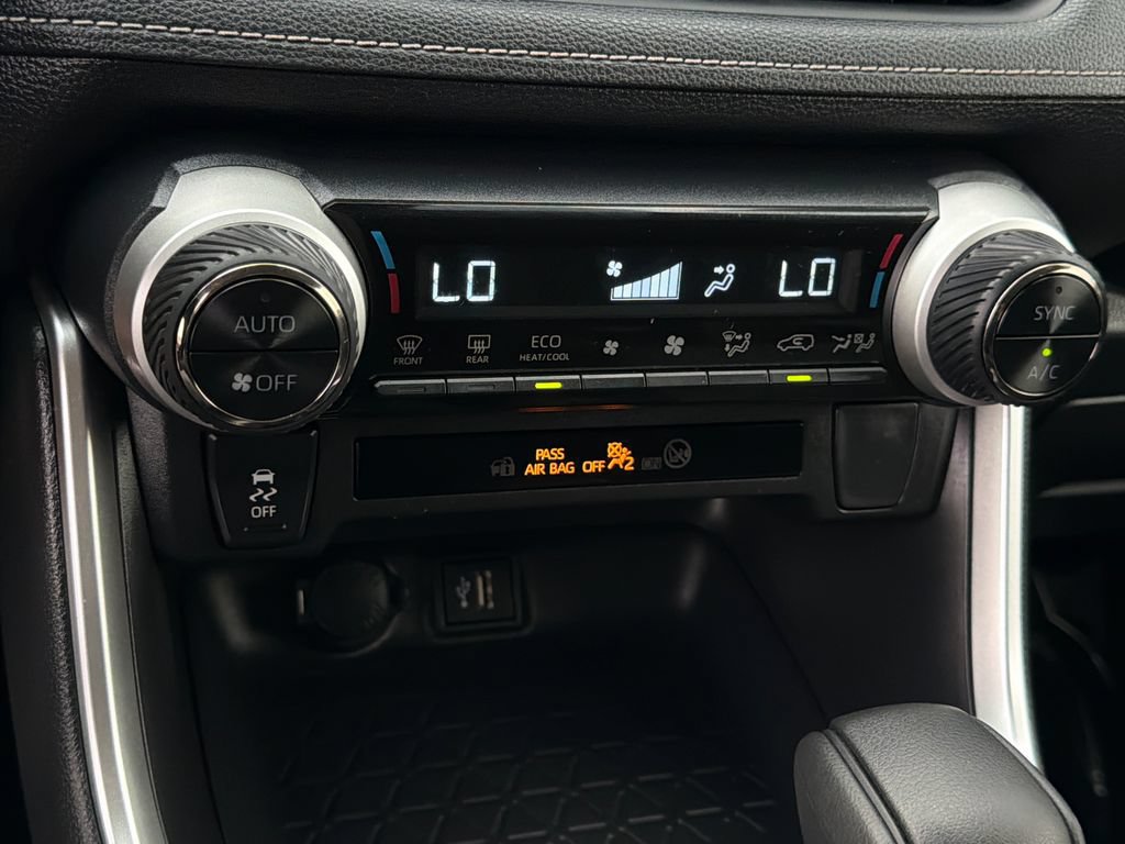Used 2025 Toyota RAV4 LE AWD/4WD image 26