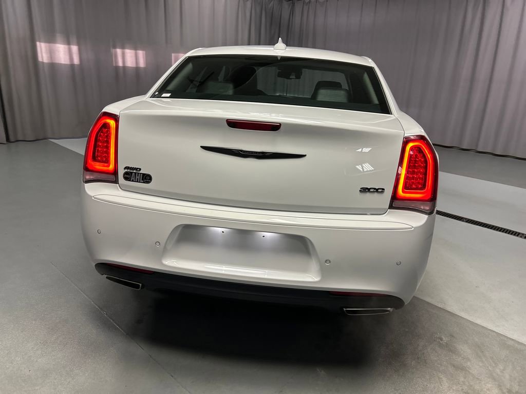 Used 2023 Chrysler 300 Touring L w/ Popular Equipment Group image 6