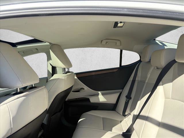 Used 2024 Lexus ES 300h w/ Premium Package image 18