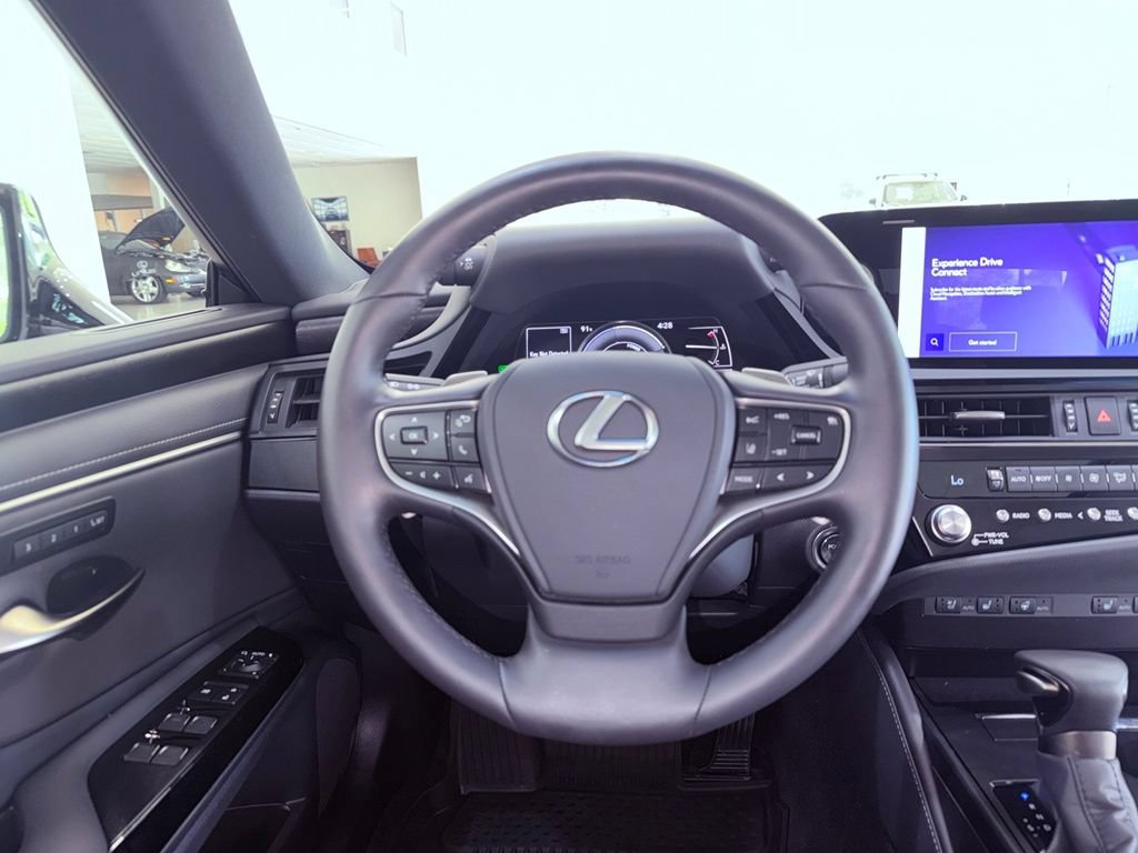 Used 2025 Lexus ES 300h w/ Premium Package FWD image 17