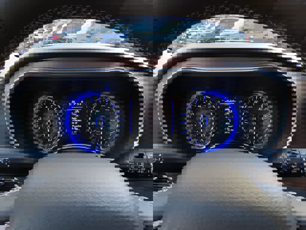 Used 2023 Chrysler Voyager LX image 22