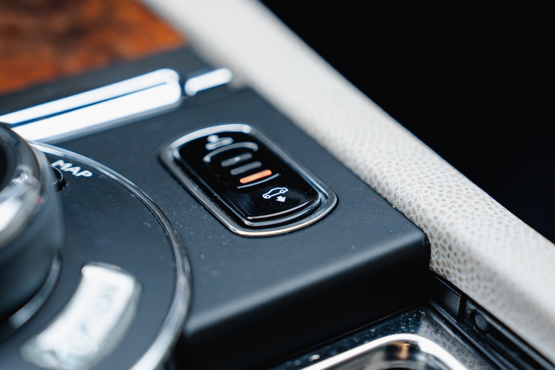 Used 2014 Rolls-Royce Wraith RWD image 46