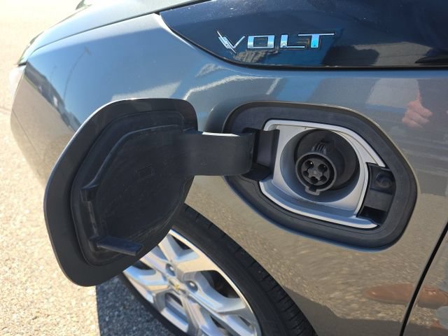 Used 2017 Chevrolet Volt Premier w/ Driver Confidence II Package FWD image 5