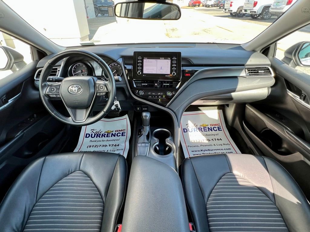 Used 2023 Toyota Camry SE image 2