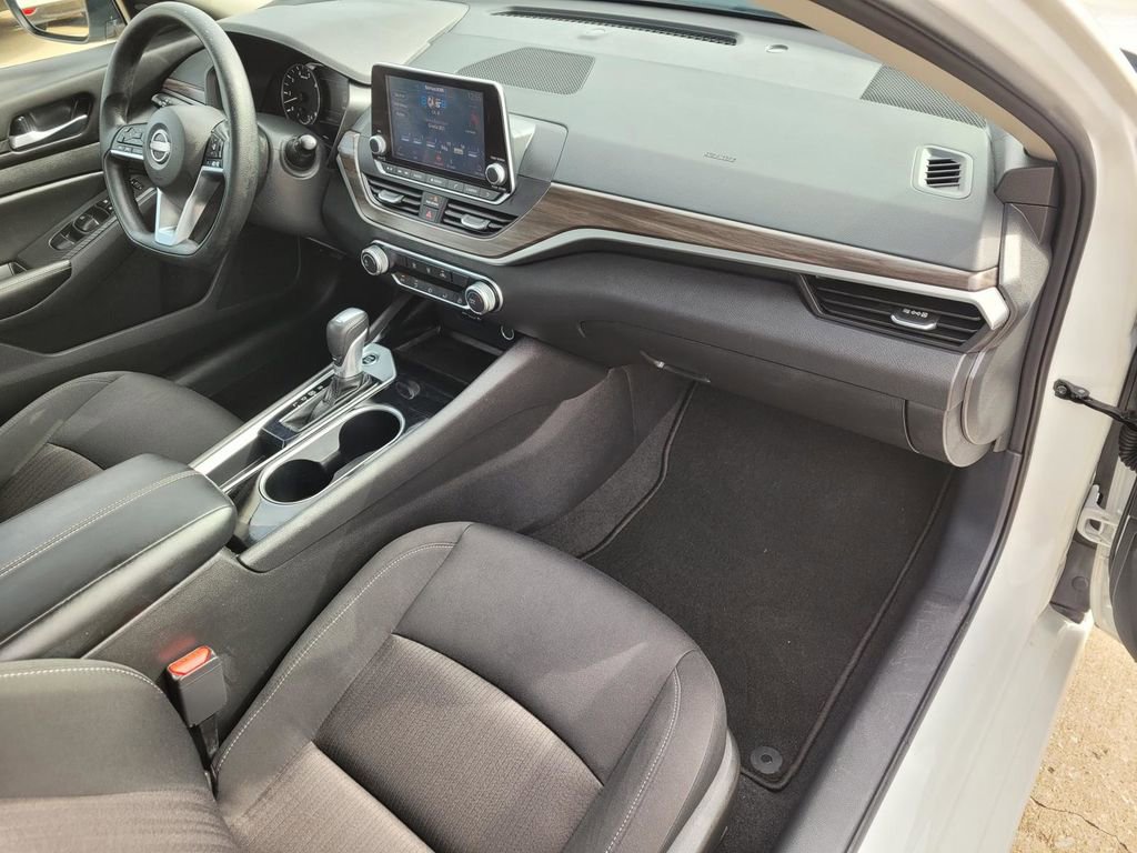 Used 2024 Nissan Altima 2.5 SV image 9