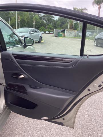 Used 2019 Lexus ES 300h w/ Premium Package FWD image 19