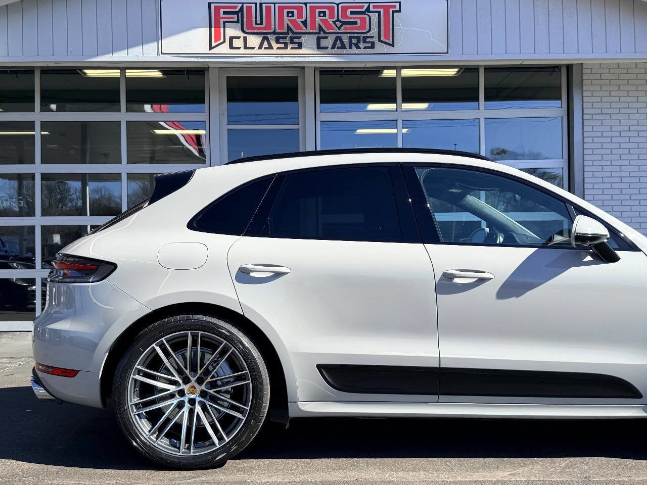 Used 2020 Porsche Macan Turbo image 10