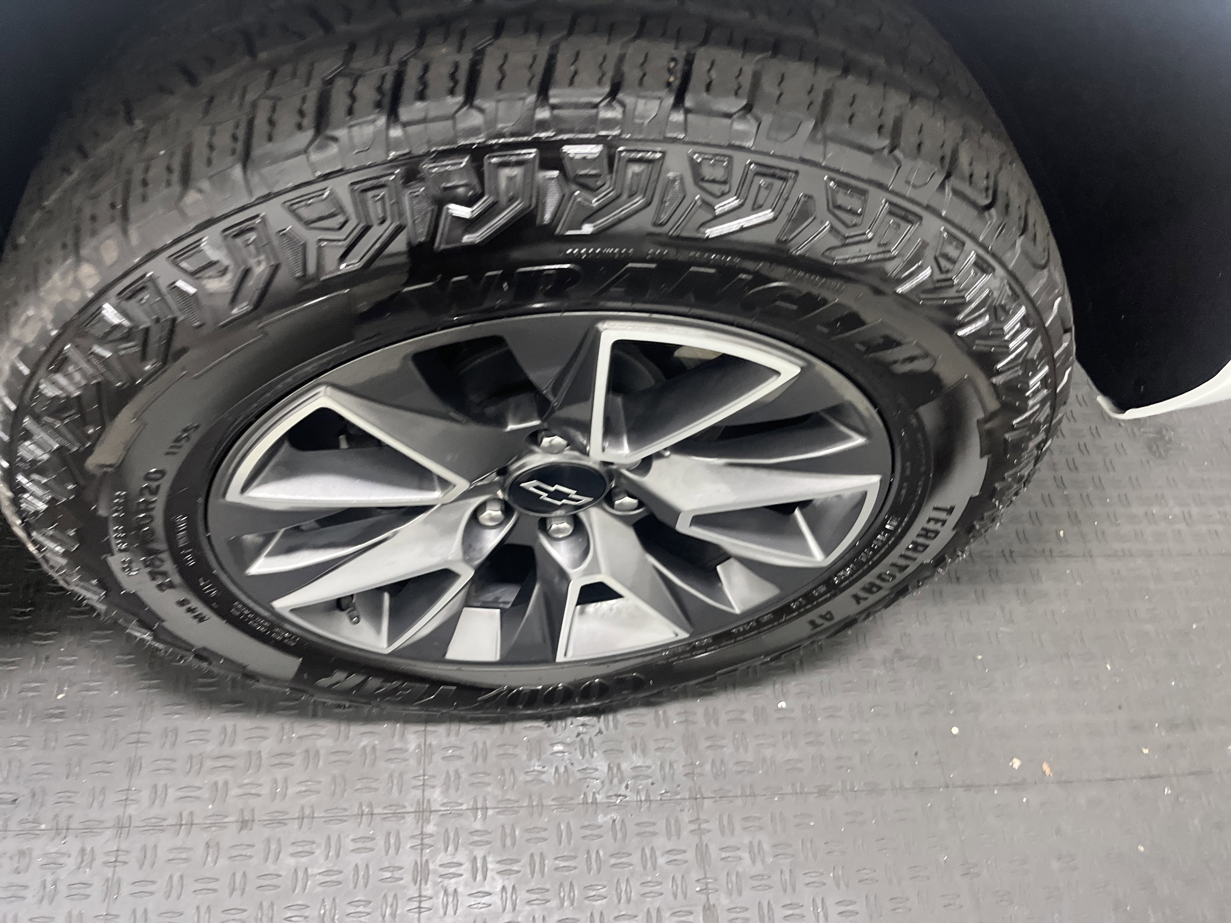 Used 2024 Chevrolet Suburban Z71 w/ Luxury Package image 27