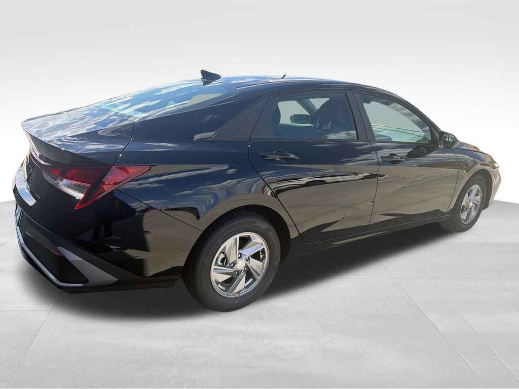 New 2026 Hyundai Elantra SE FWD image 7