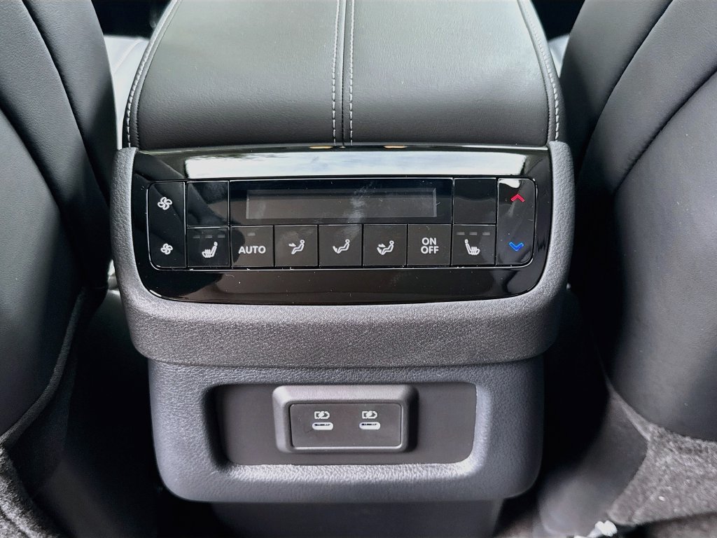 Used 2027 INFINITI QX60 Luxe w/ Cargo Package FWD image 28