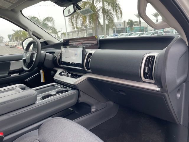 New 2026 Ford Expedition Active image 27