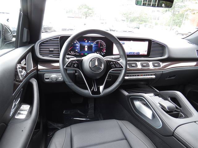 Used 2025 Mercedes-Benz GLE 450e 4MATIC w/ Driver Assistance Package image 10