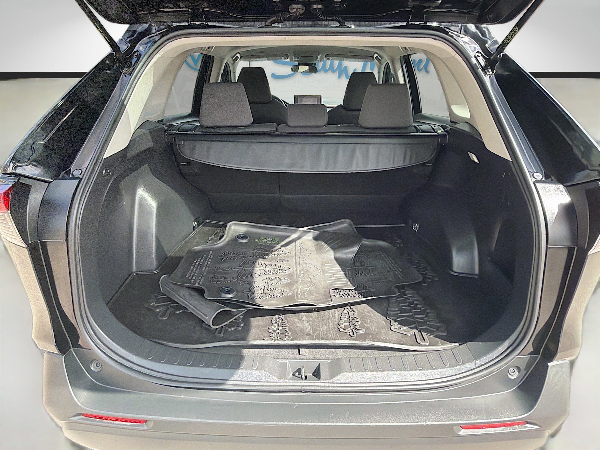 Used 2023 Toyota RAV4 Hybrid Woodland image 26