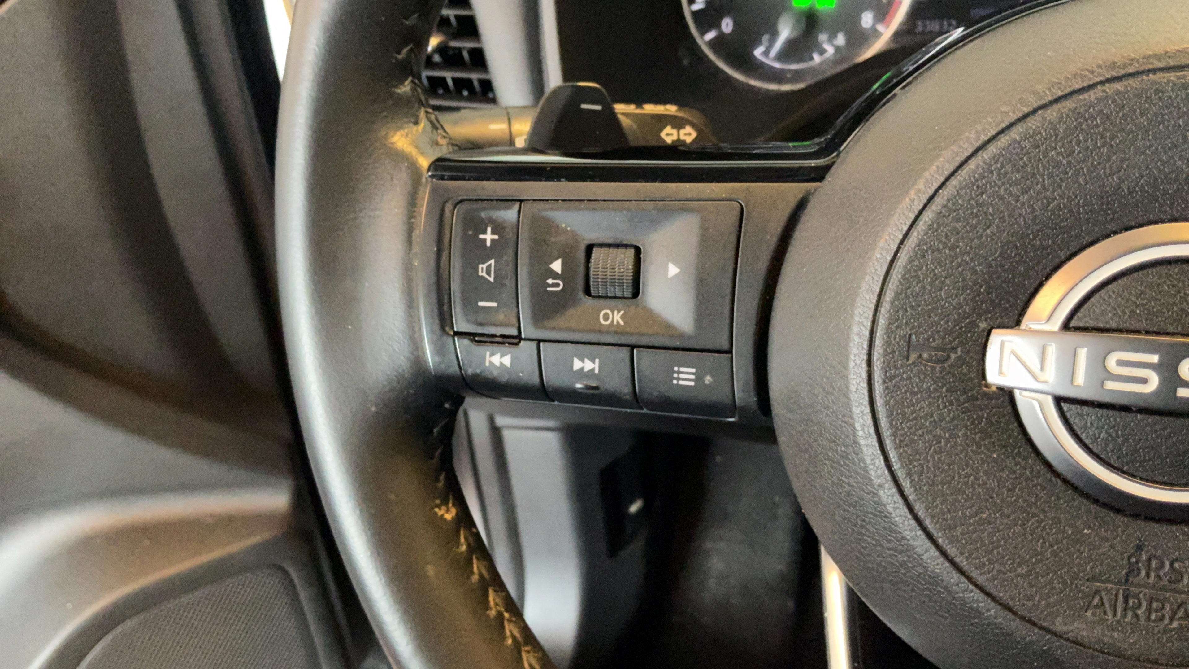 Used 2023 Nissan Rogue SV w/ SV Premium B Package FWD image 13