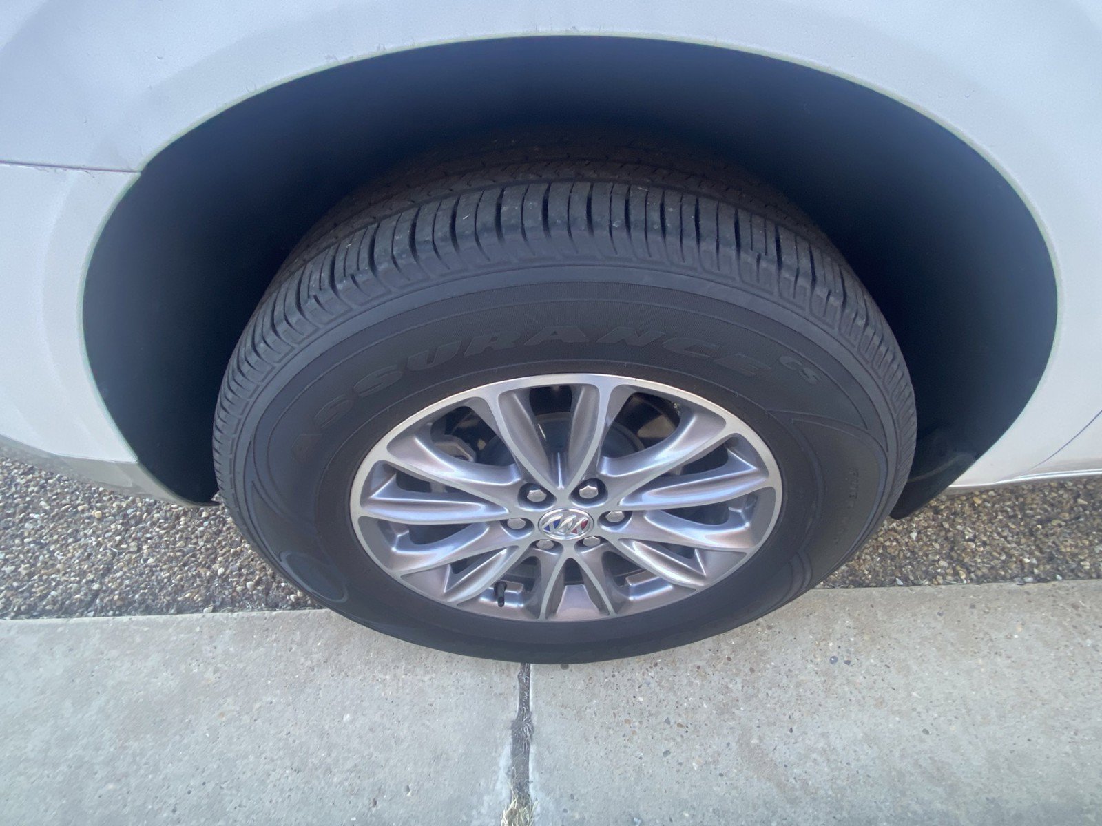 Used 2024 Buick Enclave Premium AWD/4WD image 9