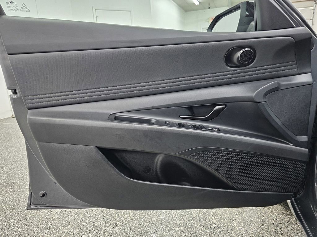 Used 2025 Hyundai Elantra Sport w/ Cargo Package FWD image 13