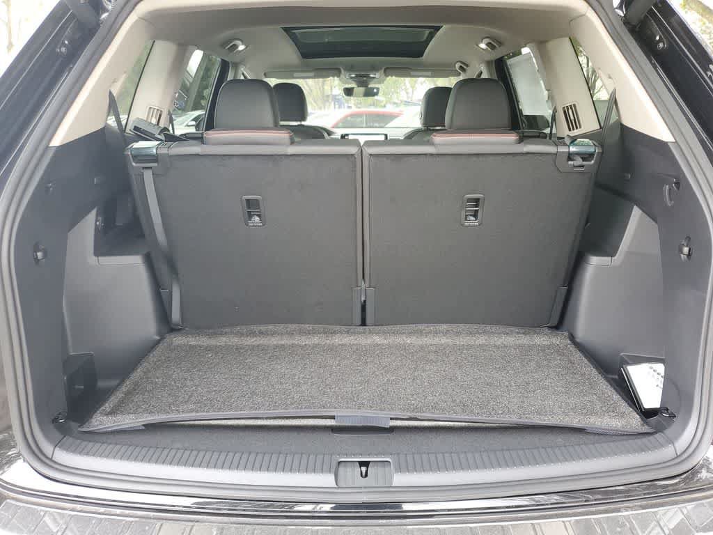 Certified 2024 Volkswagen Atlas Peak Edition SEL AWD/4WD image 30