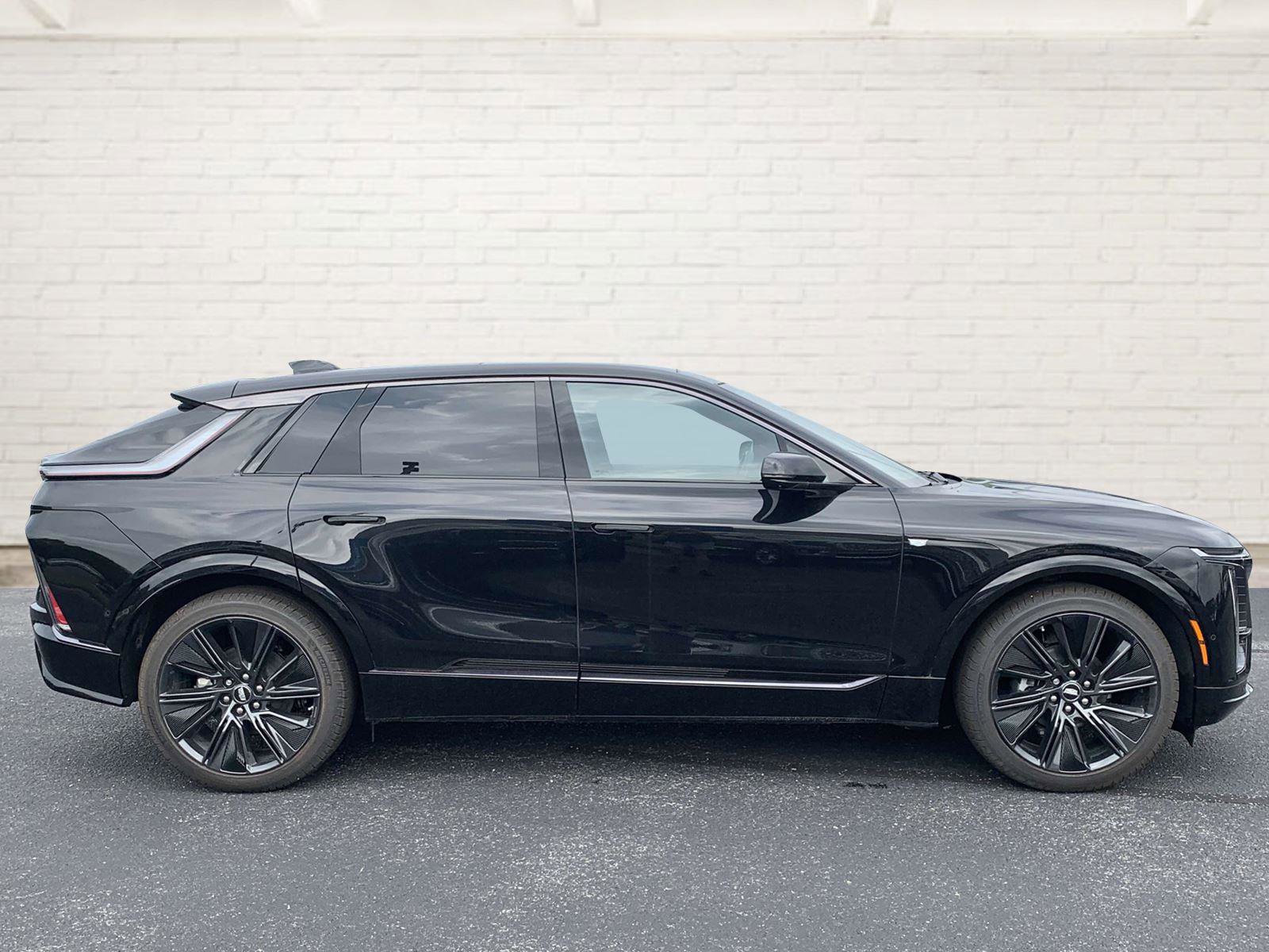 New 2024 Cadillac Lyriq Sport w/ LPO, Floor Liner Package video 2