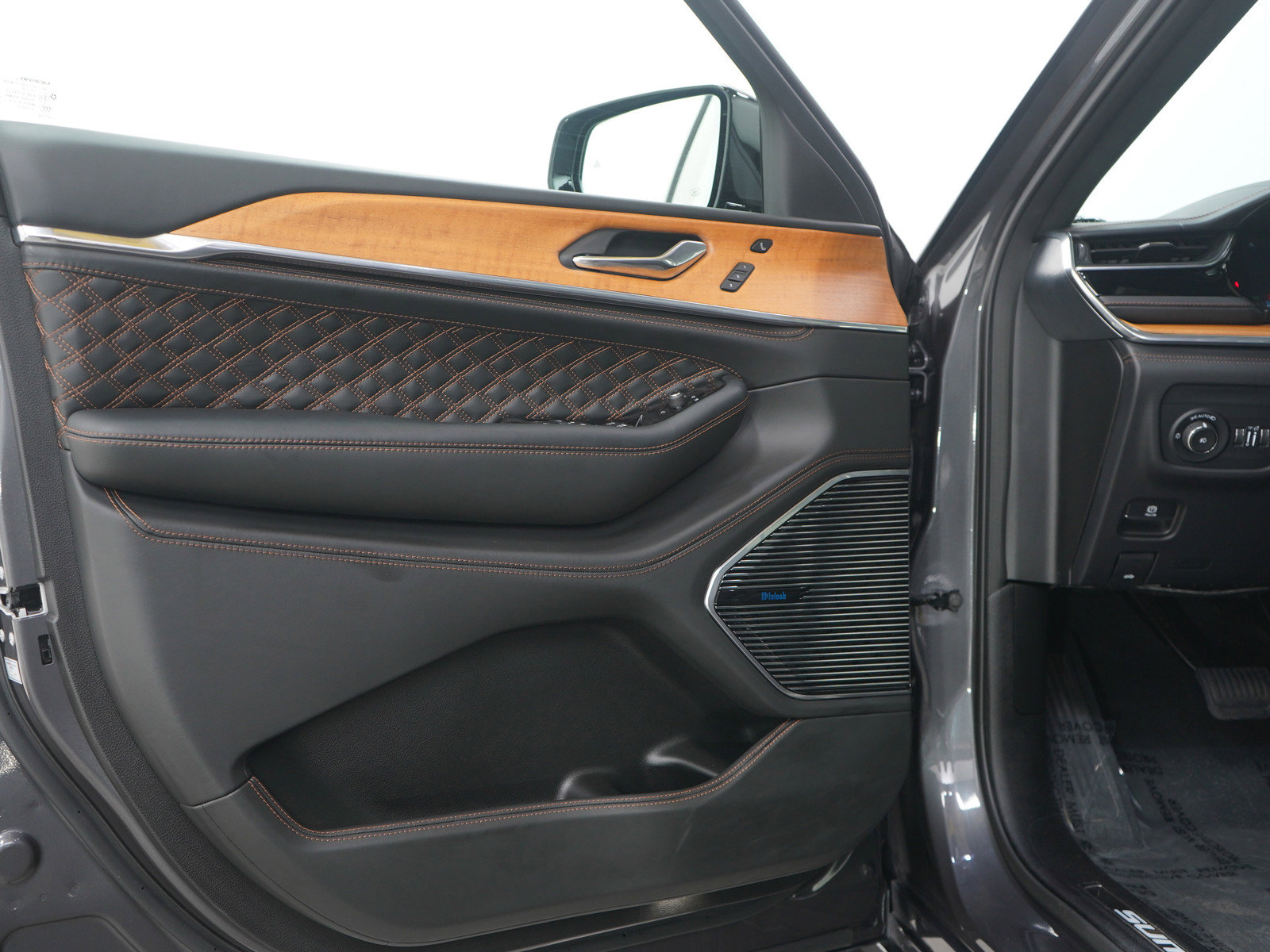 Used 2024 Jeep Grand Cherokee L Summit image 24