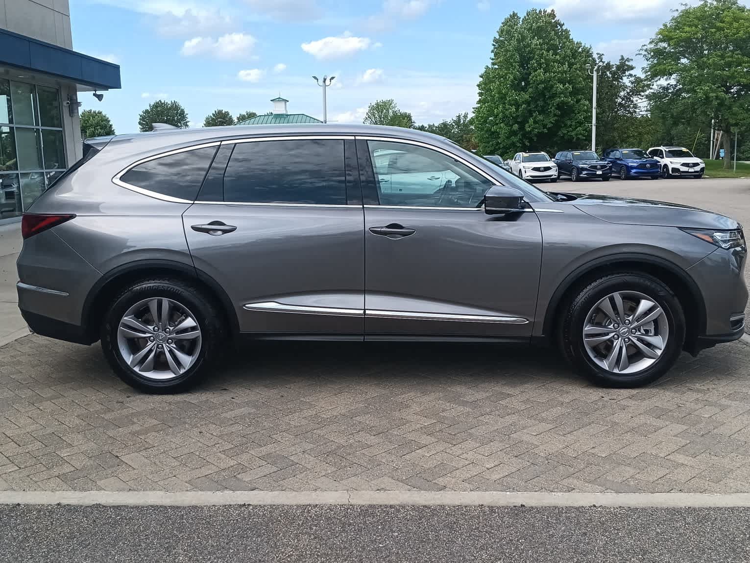 Used 2025 Acura MDX SH-AWD image 6