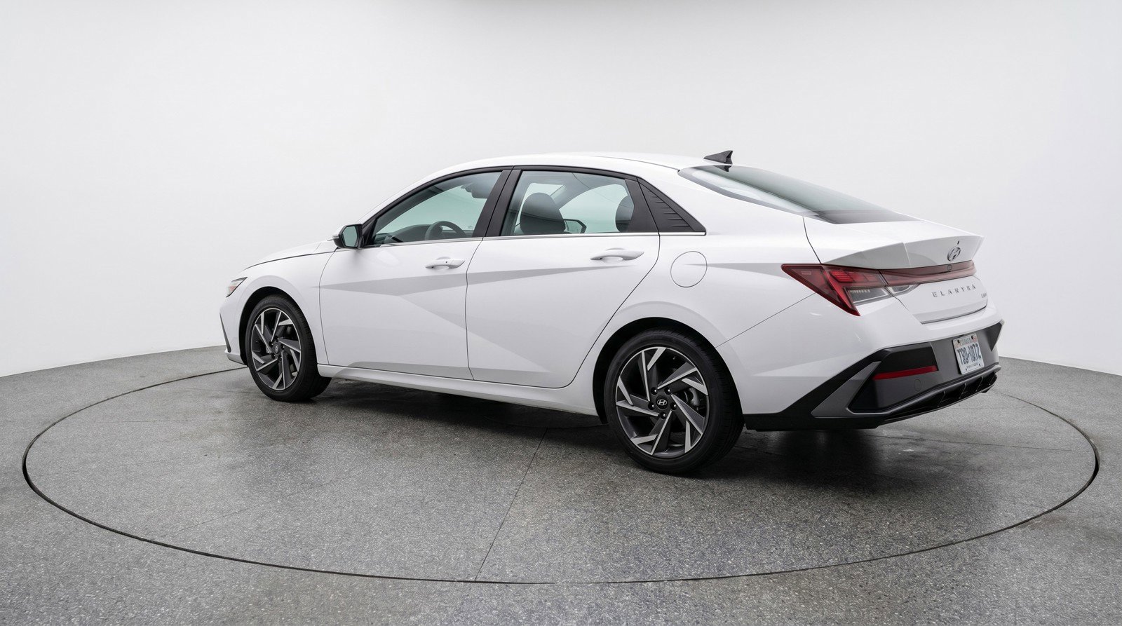 Used 2025 Hyundai Elantra Limited FWD image 5