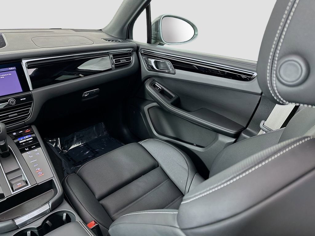 New 2025 Porsche Macan Turbo image 26