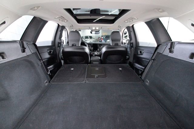 Used 2025 Volvo XC60 B5 Plus image 33