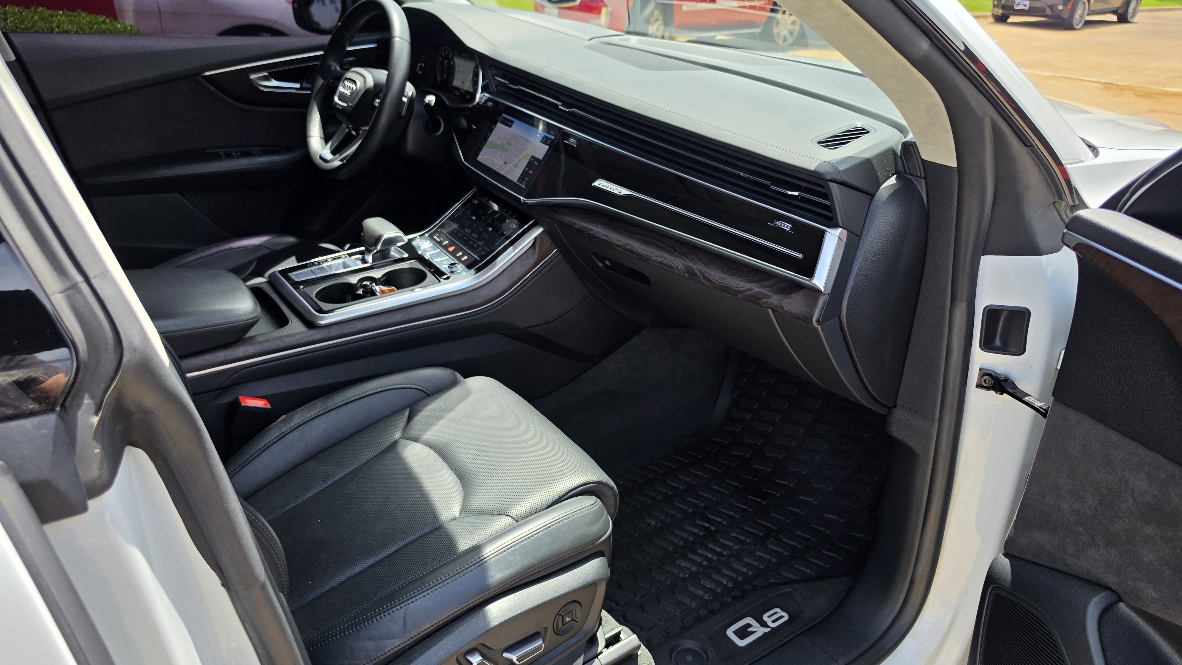 Used 2019 Audi Q8 Prestige w/ Luxury Package AWD/4WD image 36