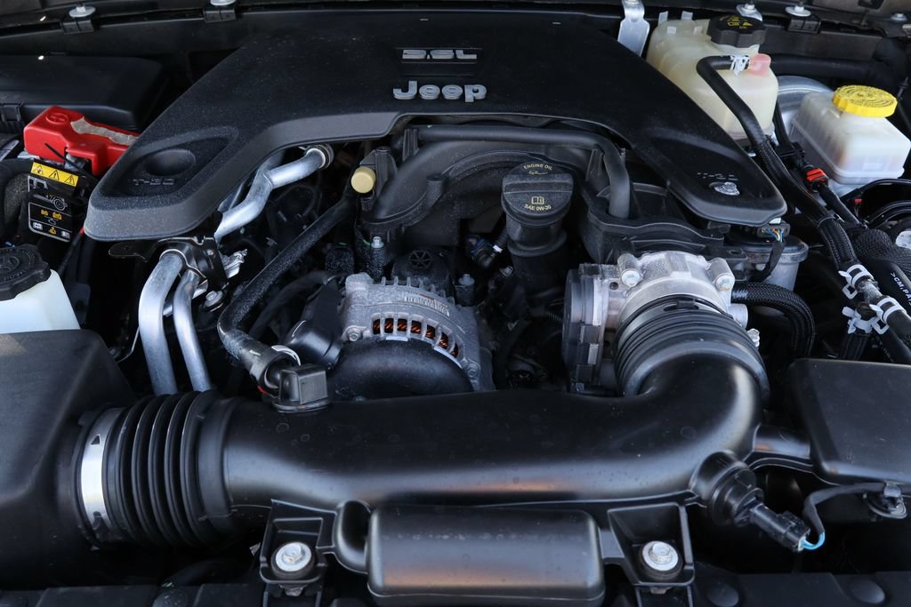 Used 2020 Jeep Wrangler Unlimited Sahara AWD/4WD image 31